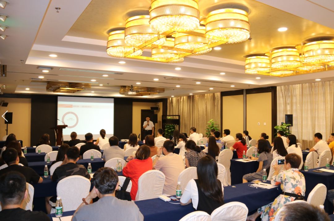 奋进的润华人，我们不一样——2018“Century Grow up”主题年中总结大会圆满结束